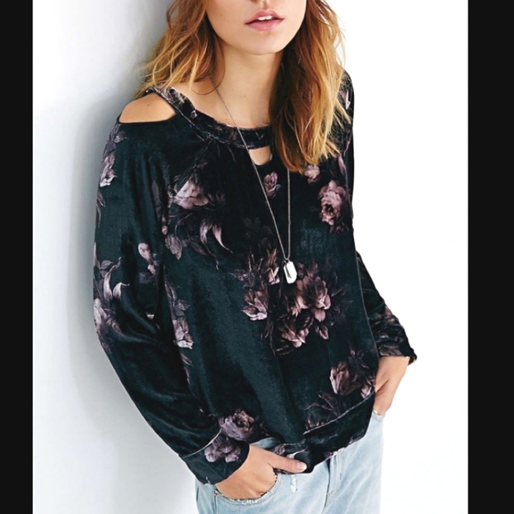 Chaser Distressed Velvet Black Rose Floral Sweatshirt